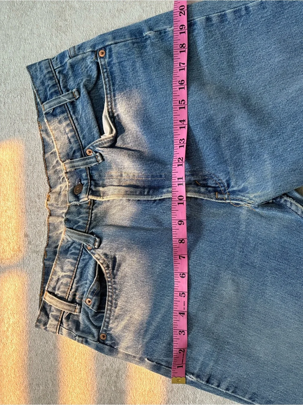 Vintage men’s Levi's Straight-Leg Medium Blue Denim Jeans w rare orange tag